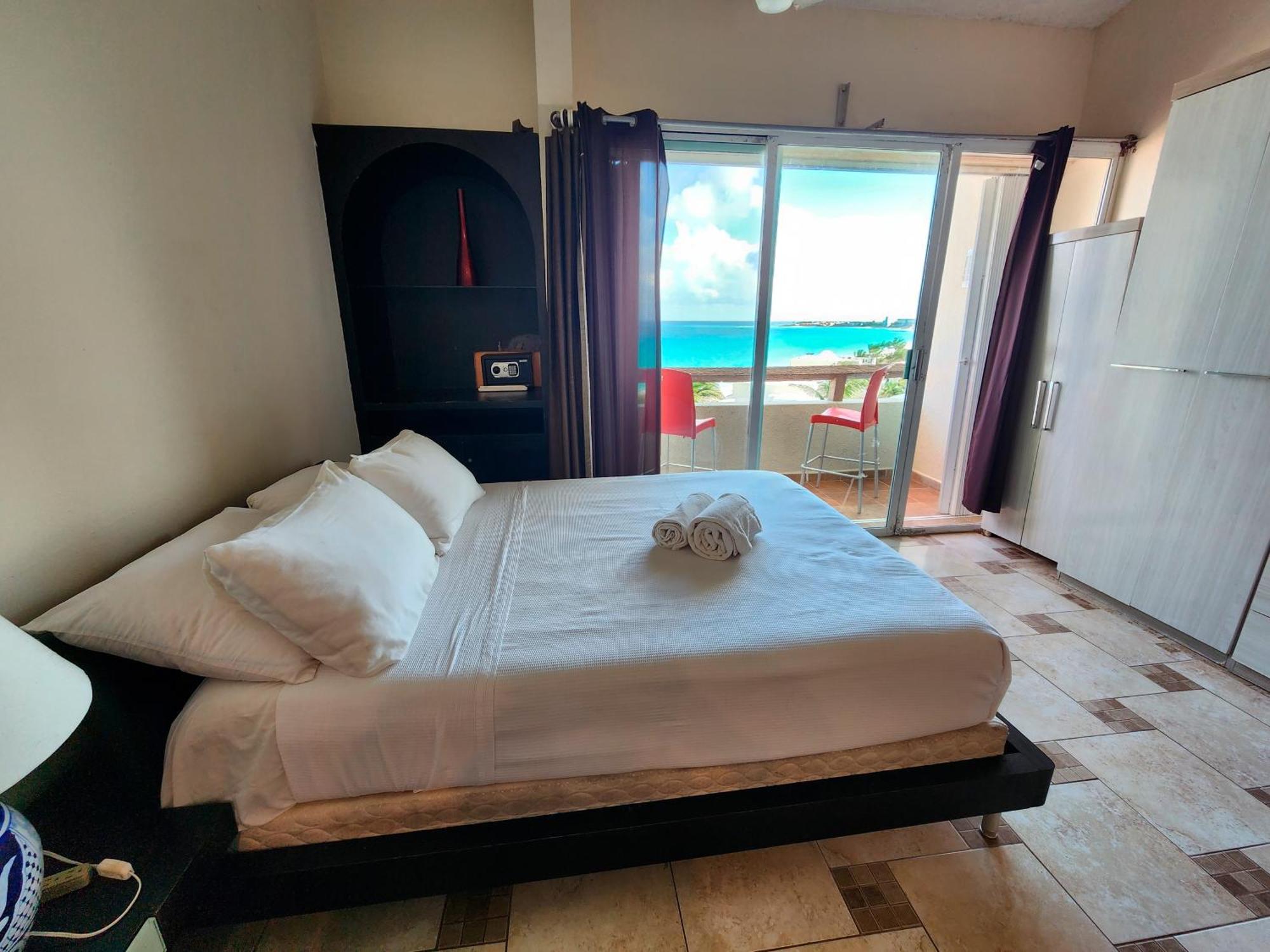 Beachfront Apartments 칸쿤 외부 사진