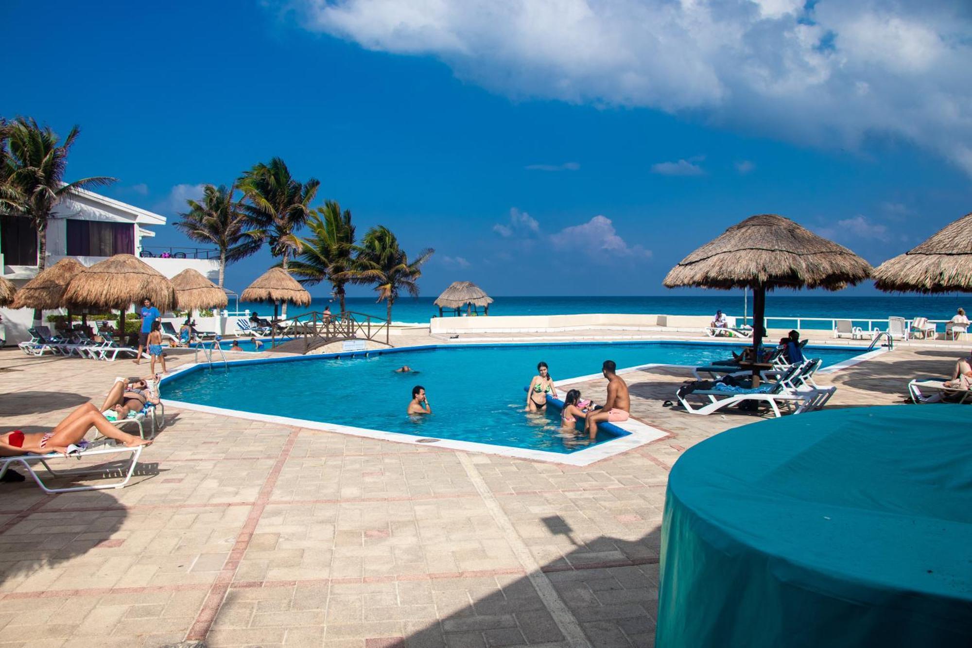 Beachfront Apartments 칸쿤 외부 사진