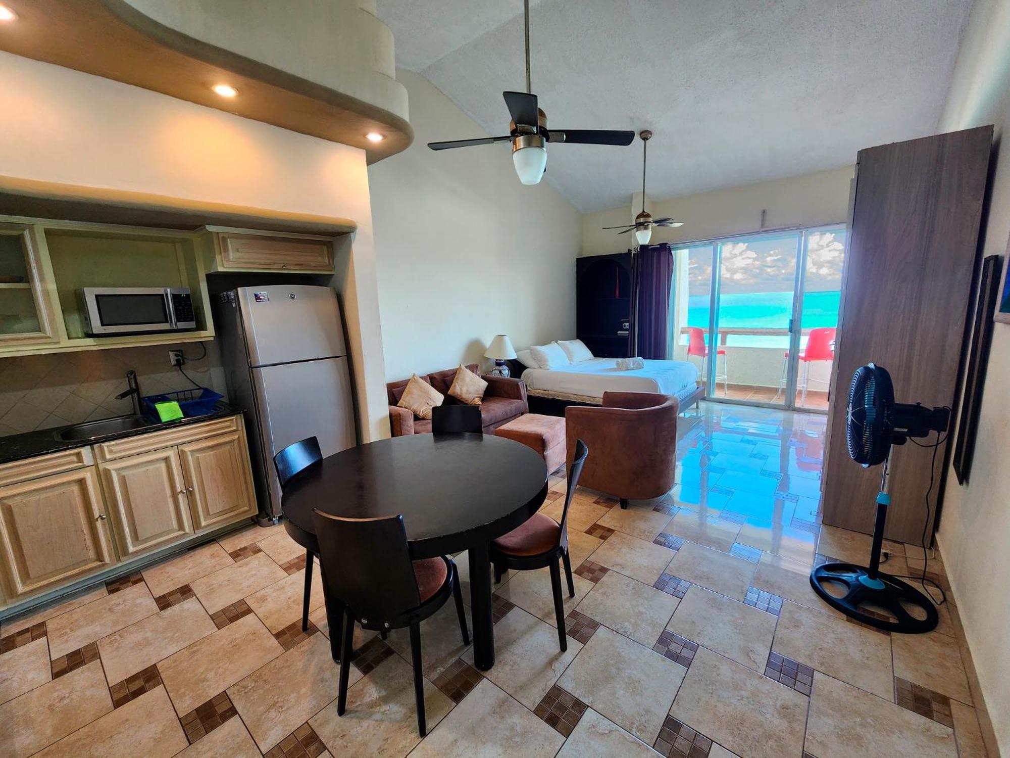 Beachfront Apartments 칸쿤 객실 사진