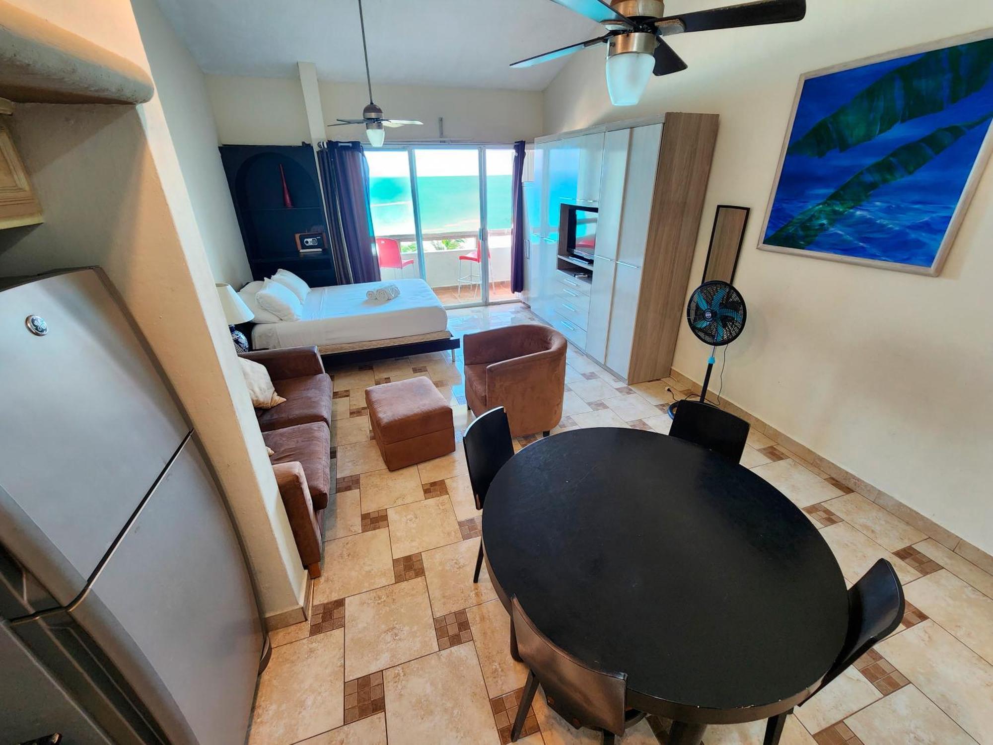 Beachfront Apartments 칸쿤 객실 사진