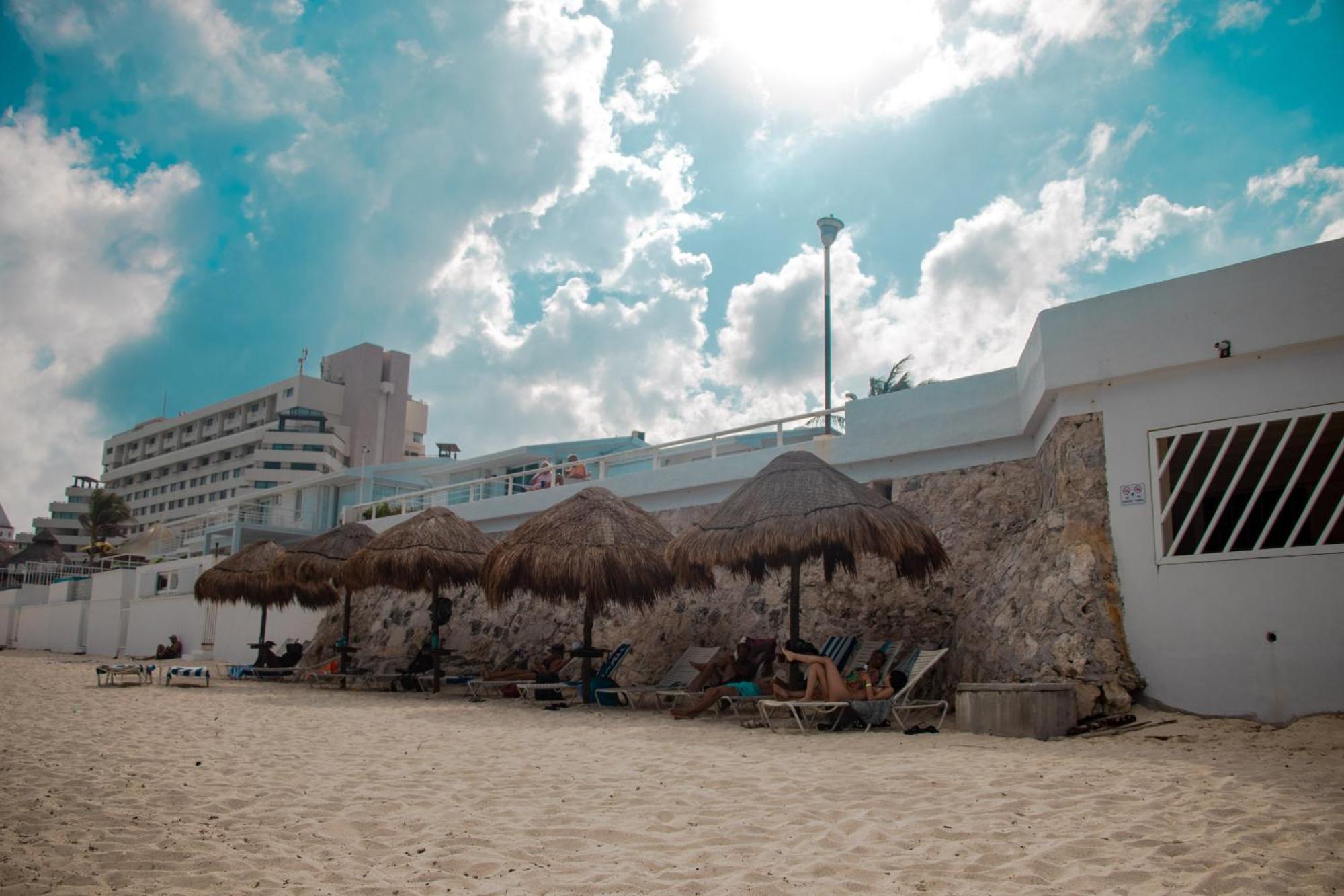 Beachfront Apartments 칸쿤 외부 사진