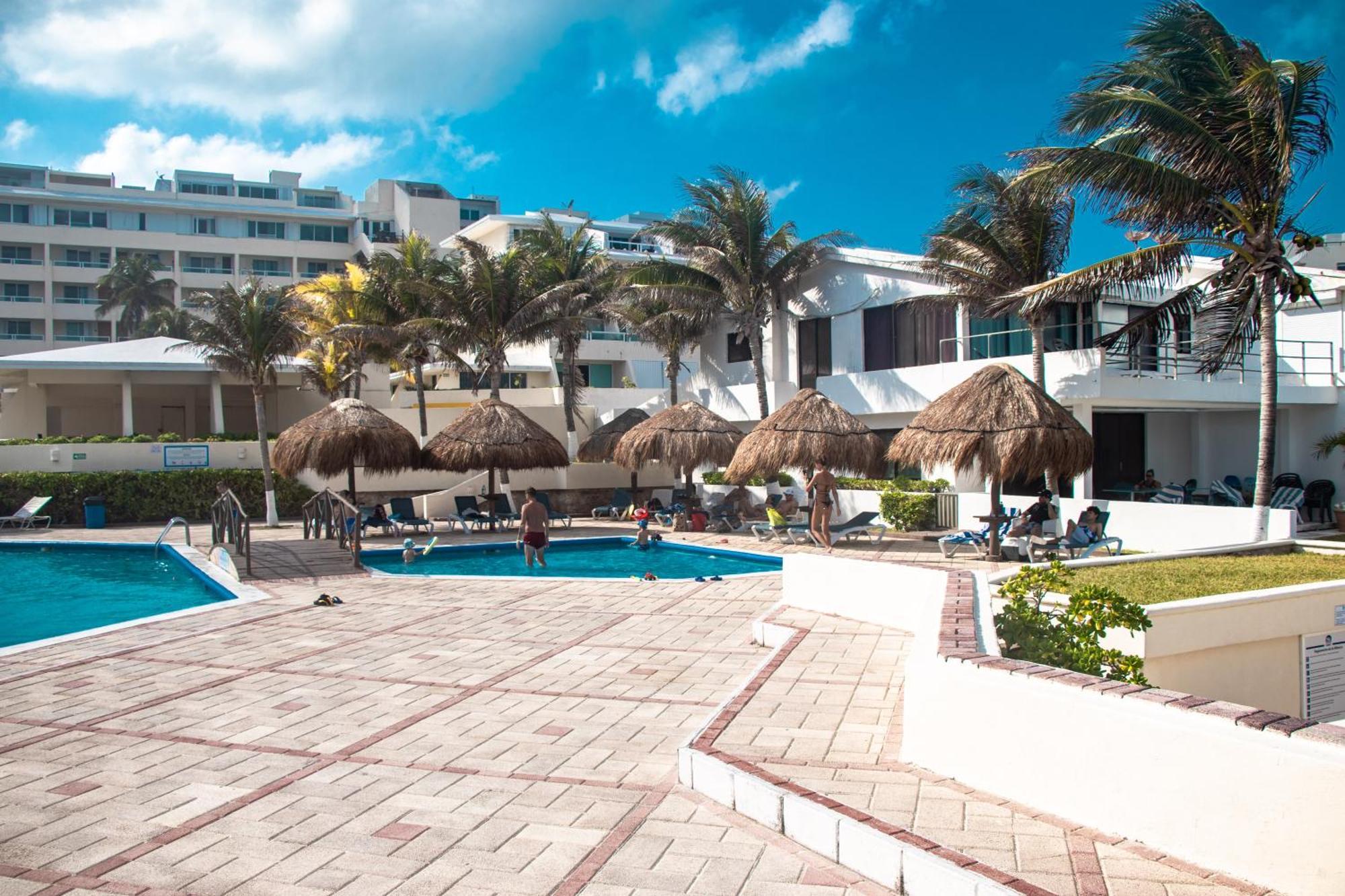 Beachfront Apartments 칸쿤 외부 사진