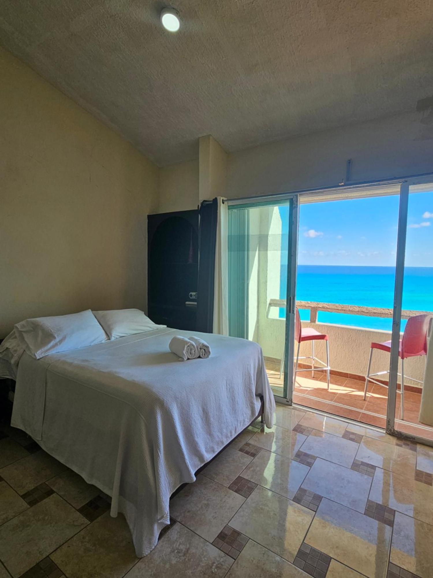 Beachfront Apartments 칸쿤 외부 사진